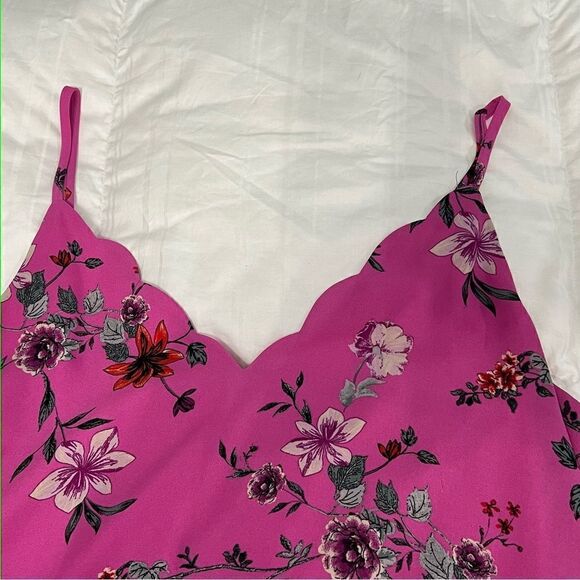Socialite hot pink floral camisole with scalloped V Neck & adjustable straps XL - Picture 7 of 9